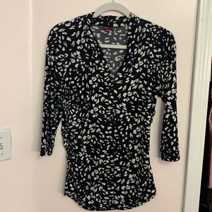 ✨3/$30 SALE✨ Vince Camuto cheetah top